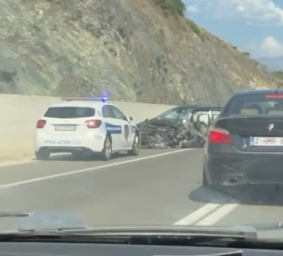 Aksident i rëndë në Rrugën e Kombit, përplasen dy automjete