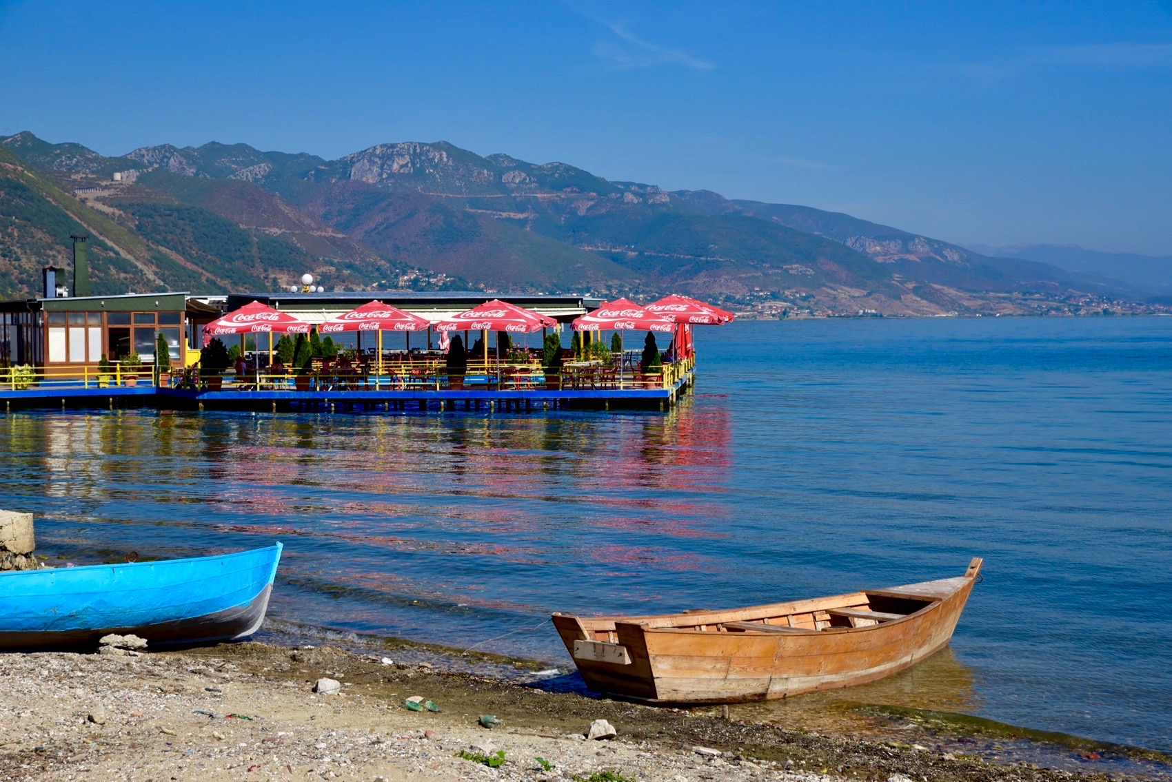 Pogradec, 30-vjeçar humb jetën pasi hidhet nga varka në liqen