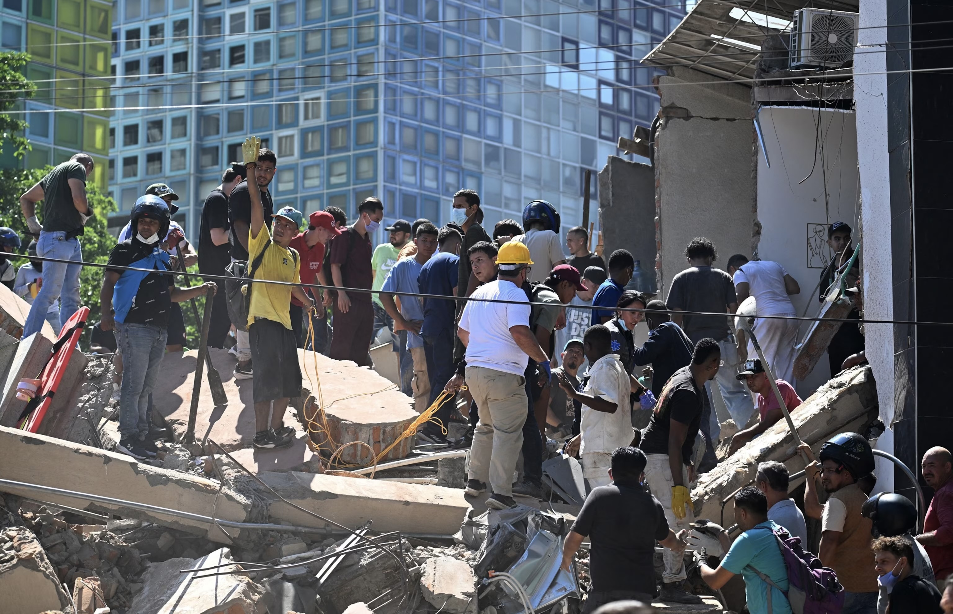 Tërmeti 7.4 ballë tronditi Kolumbinë, 164 të vdekur dhe qindra të zhdukur