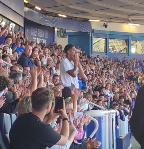 Tifozët nuk e harrojnë djalin e tyre  Birmingham City ngre në këmbë stadiumin për Jude Bellingham