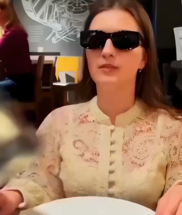 I riu surprizon të dashurën e verbër me një kërkesë për martesë në alfabetin Braille