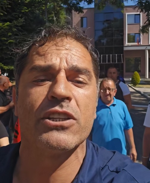 Çorri maskën e mediave të pushtetit, qytetari në Maliq përfundon në polici
