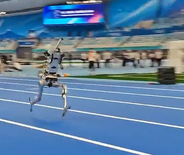 Roboti  Superman  vrapon më shpejt se Usain Bolt  por  harron  të ndalojë