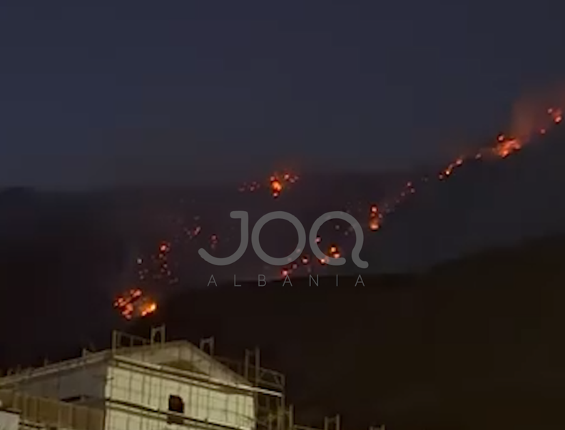 Zjarr i madh në malin e Çikës, flakët përhapen në shpatin mbi Dhërmi