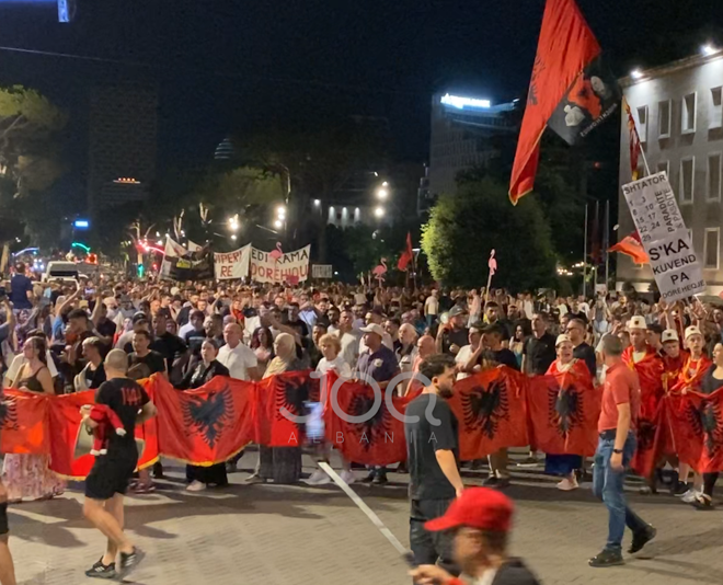 Dita e 71 të e protestës  qytetarët nisin marshimin  Ju erdhi fundi 