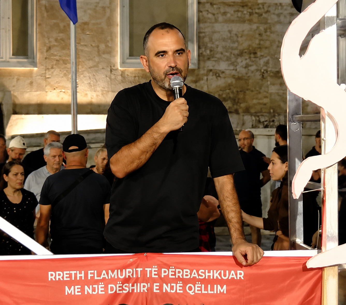 Protestuesi paralajmëron përshkallëzim të protestave: Do nisim mosbindjen civile!