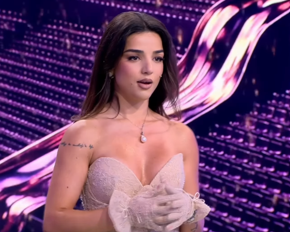 TikToksja që s’gjeti burrë, trazon të ndjerin në varreza për disa like