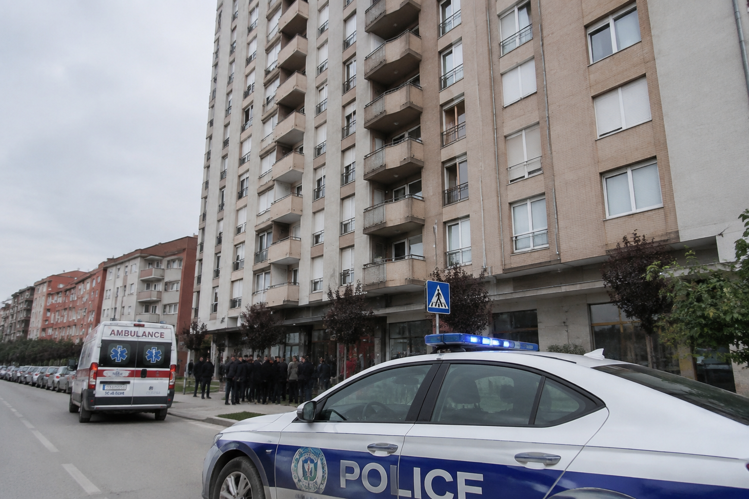 E mitura bie nga kati i gjashtë i një banese në Pejë, dërgohet në gjendje të rëndë në QKUK