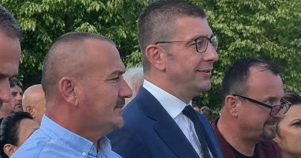 Skandal në Pustec: Shpërfillet himni shqiptar gjatë vizitës së Kryeministrit maqedonas