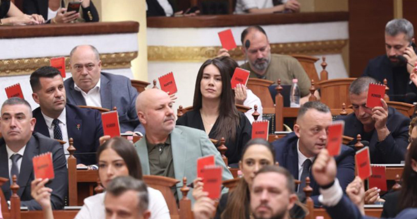Mbi 540 mijë euro në një muaj: Zbulohen shpenzimet e deputetëve për korrikun