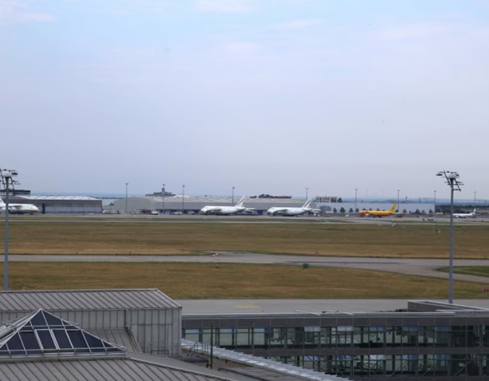 Dron pranë avionit ukrainas në aeroportin gjerman, dyshohet se mbante eksploziv