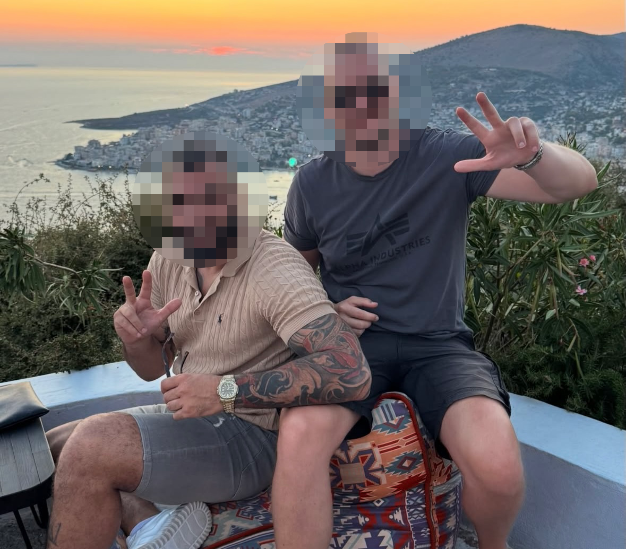 “Serbët vijnë me pushime në Shqipëri dhe nxjerrin ‘tre gishtat’, neve na arrestojnë për fanella”