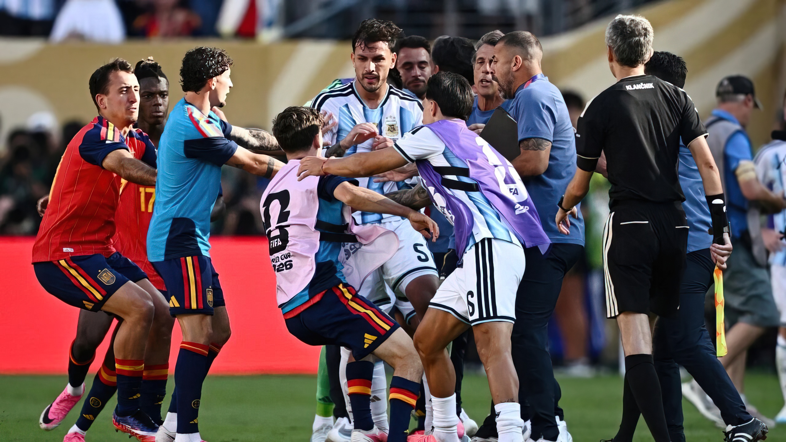 Racizëm dhe gushta në finalen e Botërorit, FIFA ndëshkon ashpër Argjentinën