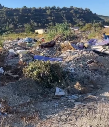 Lagjja “Kadri Qystri” në Lushnjë kthehet në vendgrumbullim mbetjesh