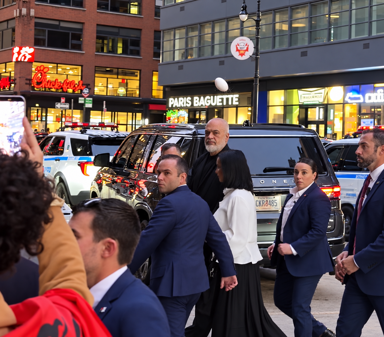U godit me vezë në New York, Rama: Pulat histerike dhe gjelat s’më ndalin dot