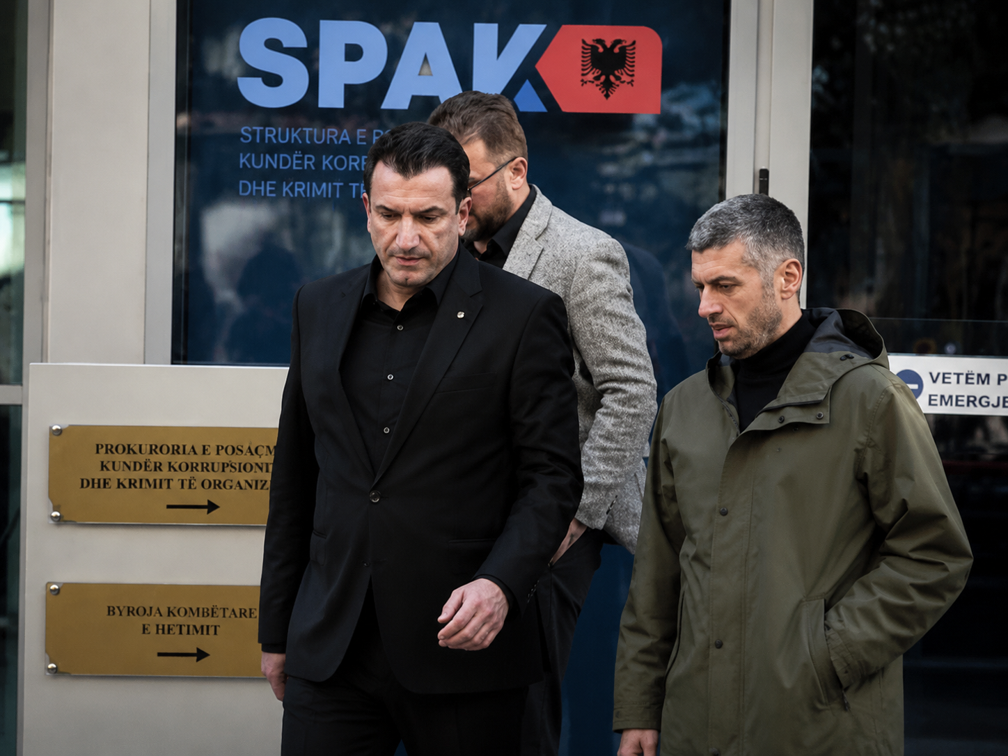 Pas Ristanit ikën dhe Sekretari i Përgjithshëm! Veliaj komandon sërish Dokushin