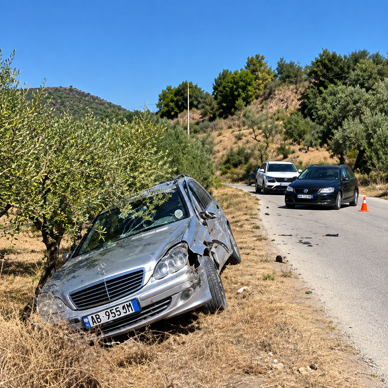 Aksident i rëndë në Fier: Përplasen “Benz” dhe “Volkswagen”, plagosen rëndë 3 persona