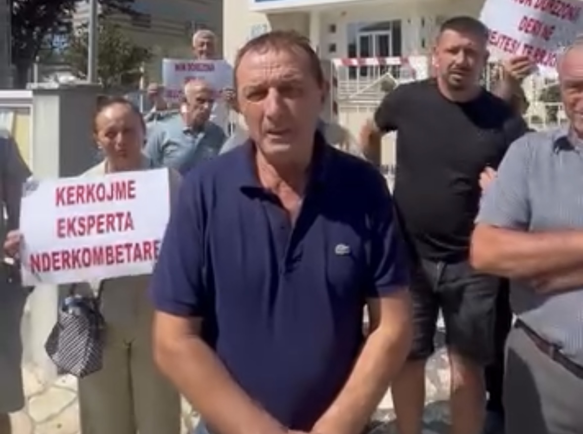 Banorët e Rrjollit u rikthehen protestave: S’dorëzohemi, kërkojmë të drejtën tonë