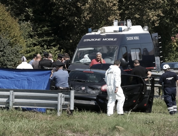 I vrarë dhe me duart e lidhura brenda makinës së fundosur, viktima dyshohet se është shqiptar