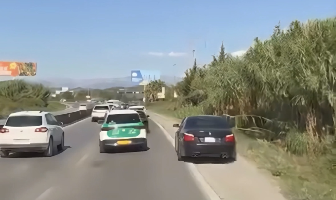Fluks i lartë dhe trafik i rënduar, shqiptarët krijojnë vetë korsinë e tretë në autostradë