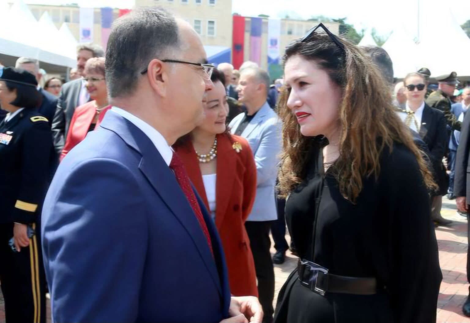 President Begajt i del gjumi: Zgjidh skandalin e SHISH-it me një takim me vartësit