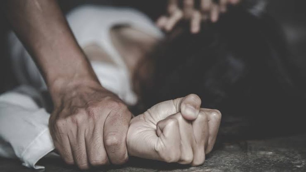 70-vjeçarja në Vlorë grabitet dhe për**unohet nga fqinji