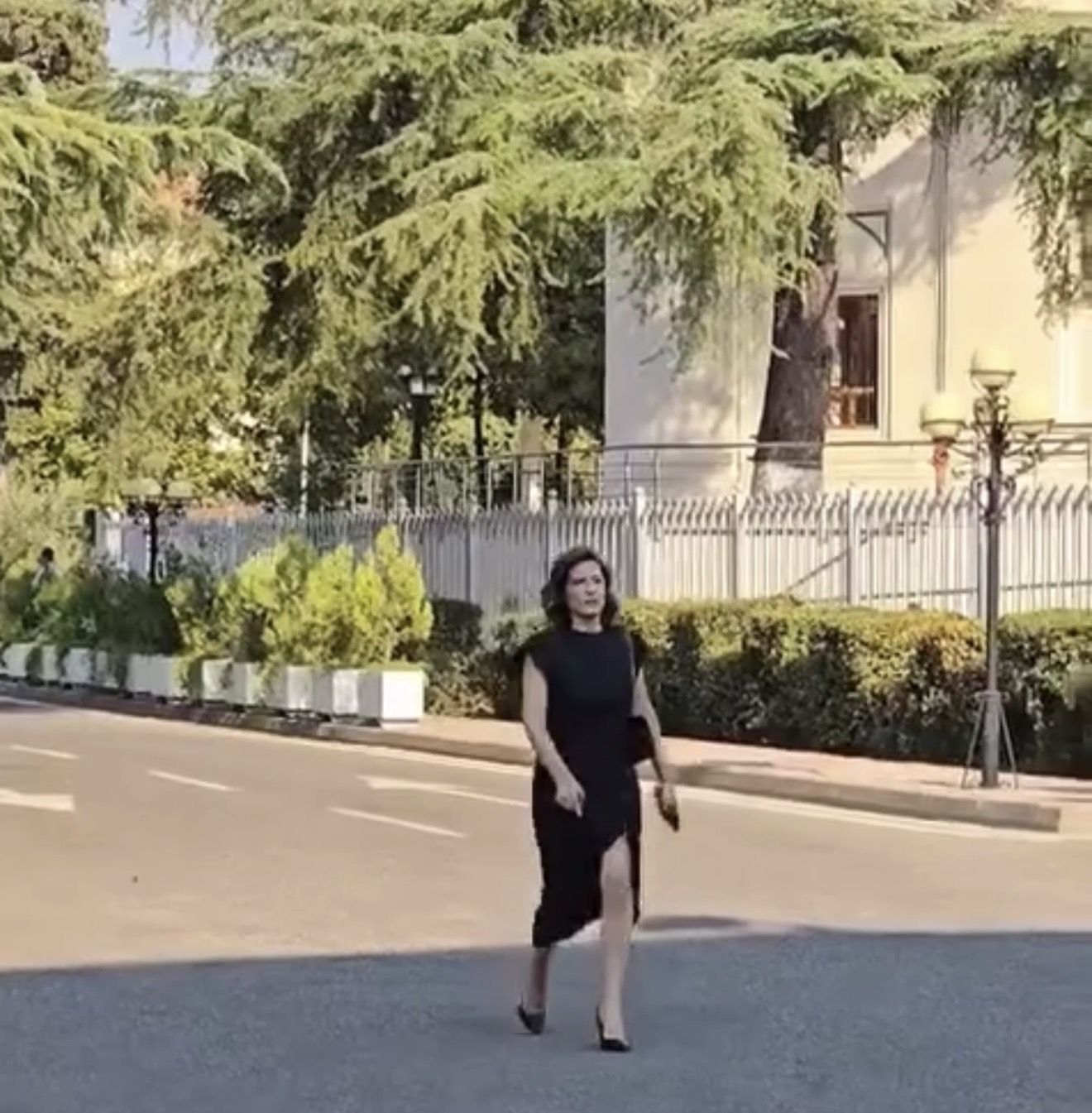 Zeqineja çmend Tironën me look-un e ri