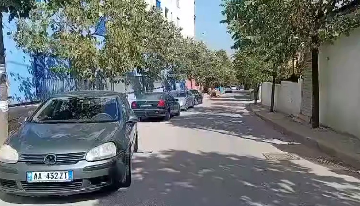 “Nuk hymë dot në shtëpi se parkojnë ku të duan, policia s’jep zgjidhje”