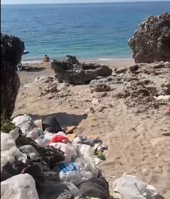“Thoni Ivankës të kalojë edhe njëherë nga Drimadha”/ Plazhi mbulohet nga mbeturinat