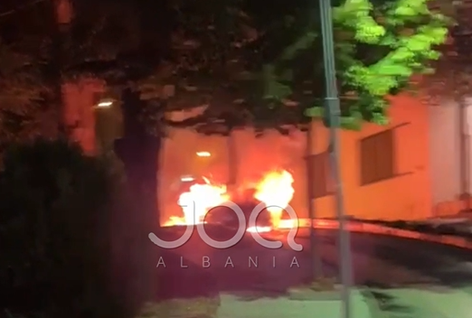 “Makina përfshihet nga flakët”/ Zjarr gjatë natës në Qytet Studenti