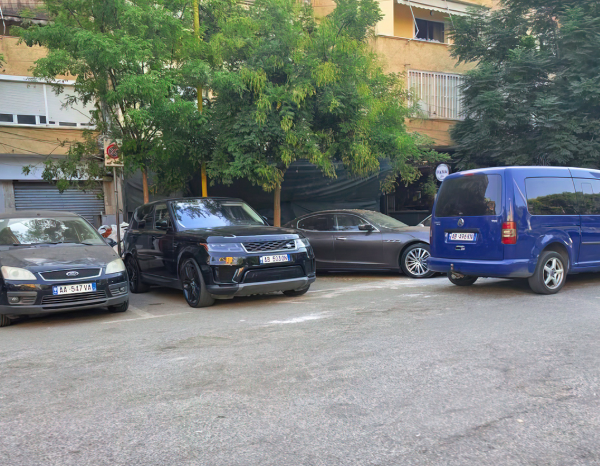 Pas denoncimit në JOQ/ Reagon pronari: “Makinat e mia janë personale dhe kanë pullë rezidenti”
