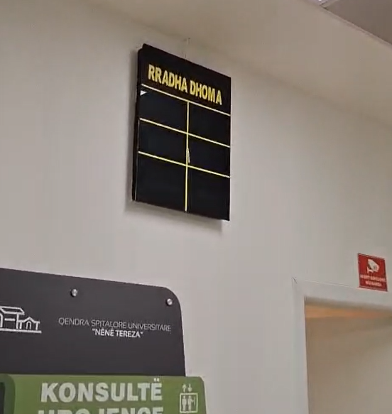 “Prej një muaji s’ka numra radhe”/ Prindërit presin në Pediatrinë e QSUT