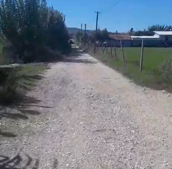 Denoncimi nga Laknasi: Rruga e pashtruar rrezikon fëmijët, banorët kërkojnë ndërhyrje para dimrit