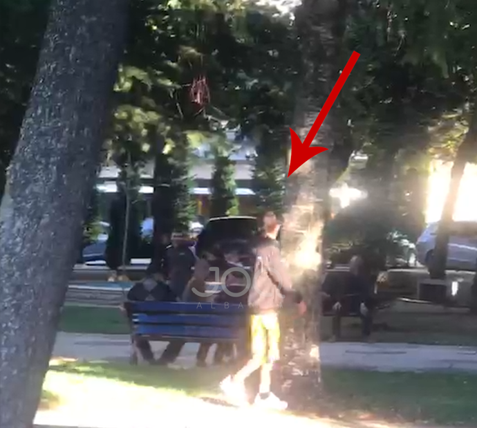 “Adoleshentët ngacmojnë të moshuarin e sëmurë dhe i bëjnë video”