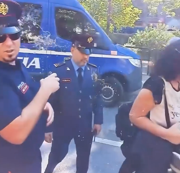 Protestuesit “lajnë” me vezë Ervin Hasramën, ai revoltohet: Hajde shoqërojeni këtë!