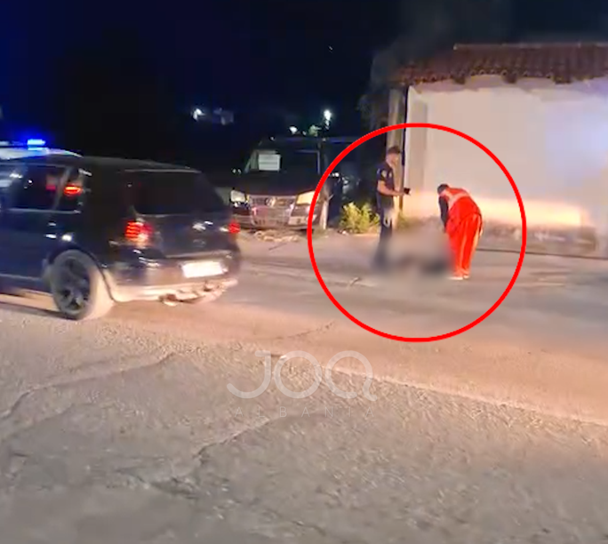 I moshuari gjendet pa ndjenja në mes të rrugës, dëshmitari: Ambulanca u vonua!