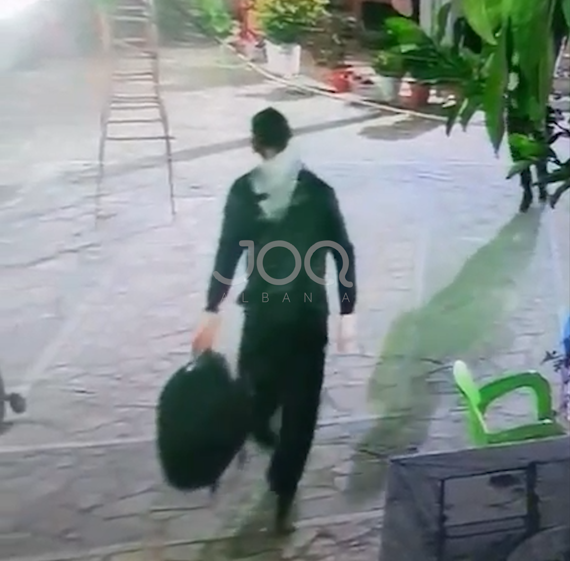 Familja në dasmë   maskat  në aksion  Dalin pamjet e grabitjes së banesës në Sarandë