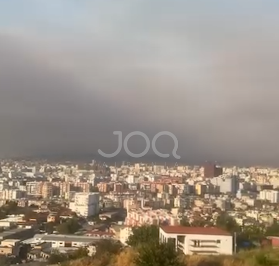 Zjarri në Nikël përhapet masivisht, retë e tymit arrijnë deri në Tiranë