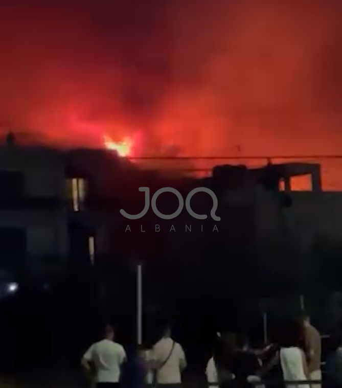Përkeqësohet situata në Himarë: Zjarri djeg një banesë, rrezikohen të tjera
