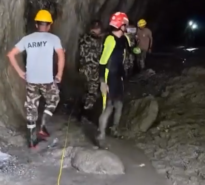 Përmbytjet në Nepal, punëtori nxirret i gjallë pas 10 ditësh i bllokuar në tunel