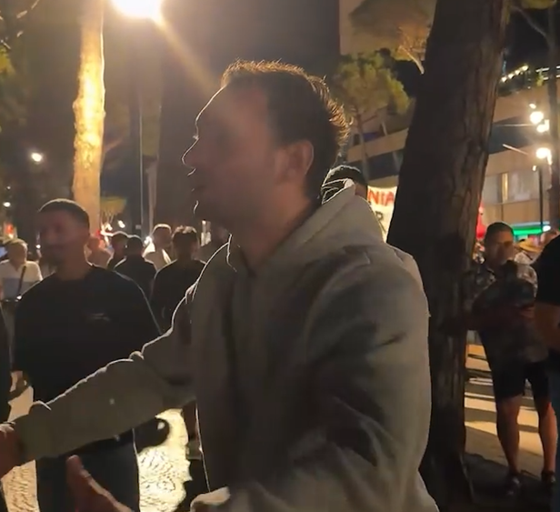 Qytetari drejtuar policëve: S’ju vjen turp? Populli 107 ditë në shesh, po na marrin shpirtin!”