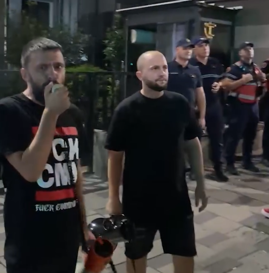 Protestuesit ndalen para Gjykatës së Lartë: O gjyqtar, bëj drejtësi, lër Veliajn në qeli!