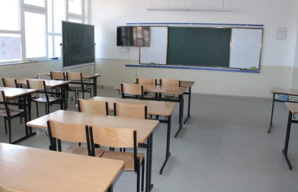 “16 shtatori në Hagë, dilemë për nxënësit: A do të ketë mësim nesër në Prishtinë?”