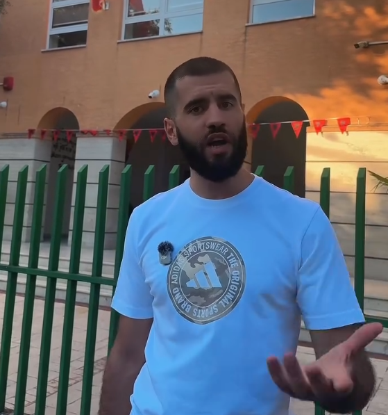 “Kamerat inteligjente në shkolla rrezikojnë fëmijët tuaj, pengojini!”