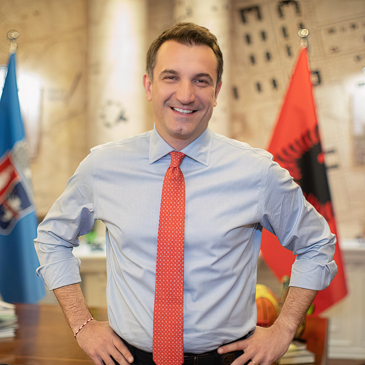Erion Veliaj i jep nga burgu 8 milionë euro Artur Shehut