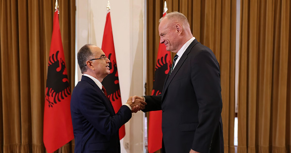 Eric Wendt i kujton Begajt problemet me grupet kriminale në takimin e parë në Tiranë
