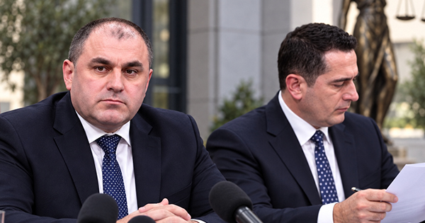 Balluku: SPAK zbulon korrupsion e pastrim parash, por i “fal” masat e sigurisë