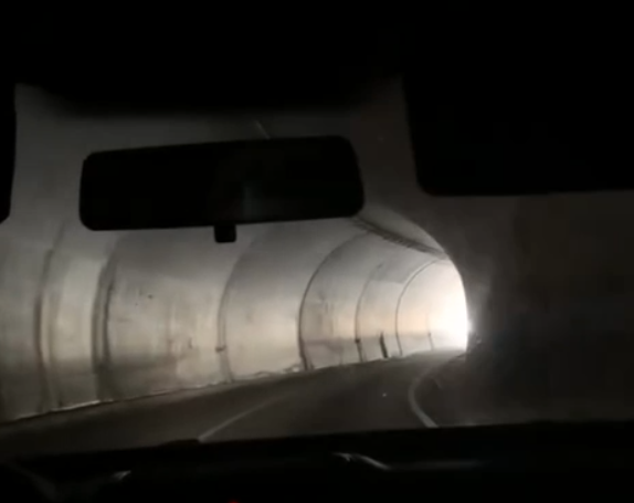 Tunelet e Rrugës së Arbrit pa drita, burim aksidentesh