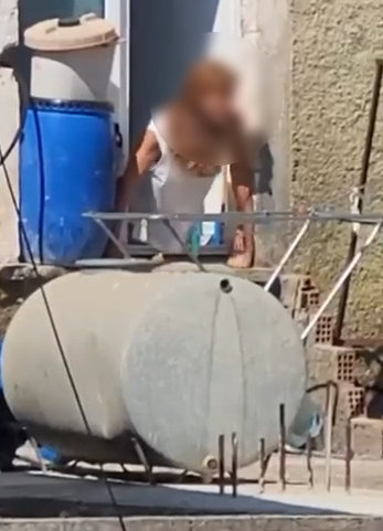  Bërtet dhe kërcënon me thikë   çfarë bën Shërbimi Social Sarandë 