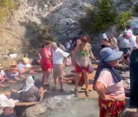 “Uji i Ftohtë i Vleshës, burimi ku njerëzit gjejnë derman”
